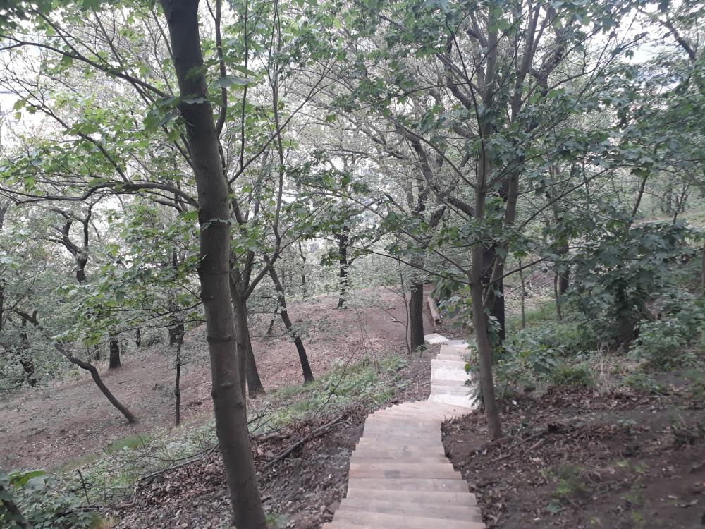 park na vrchu Vítkově, nové krajinné schodiště na vyhlídkové plošiny v sev.svahu