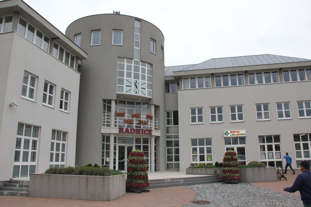 Radnice na Novém náměstí v Uhříněvsi