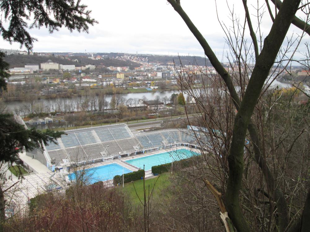 Výhled na plavecký stadion v Podolí