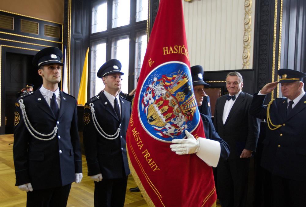 1172634_Slavnostní slib nových pražských hasičů