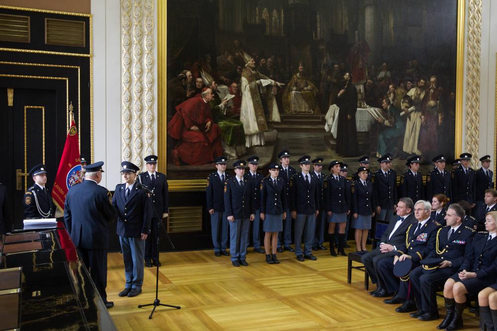 1172658_Slavnostní slib nových pražských hasičů
