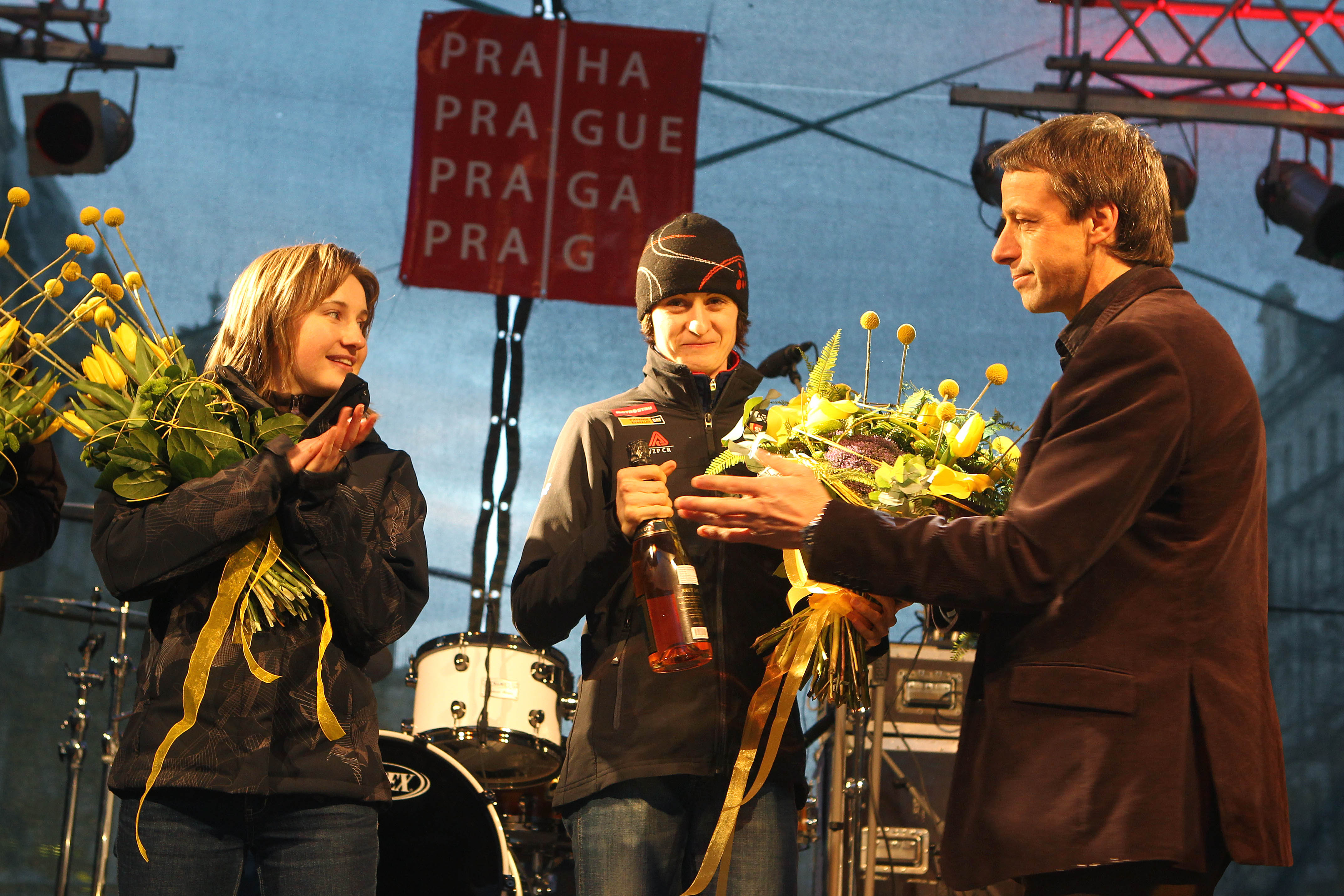 Primátor hl. m. Prahy Pavel Bém včera na Václavském náměstí přivítal českou olympijskou reprezentaci.