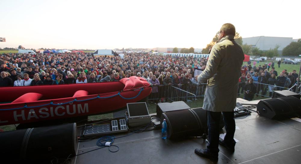 hrdinum_z_povodni_patril_dekovny_koncert_06