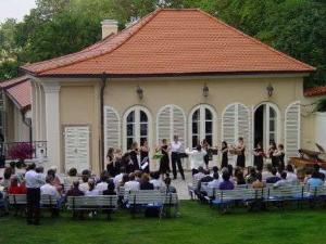 zahradni_koncert_2_8_04_46_jpg