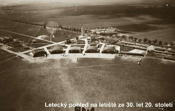 x11_letecky_pohled_na_letiste_ze