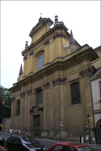 Celkovy_pohled_na_pruceli_kostela_2011_11_08