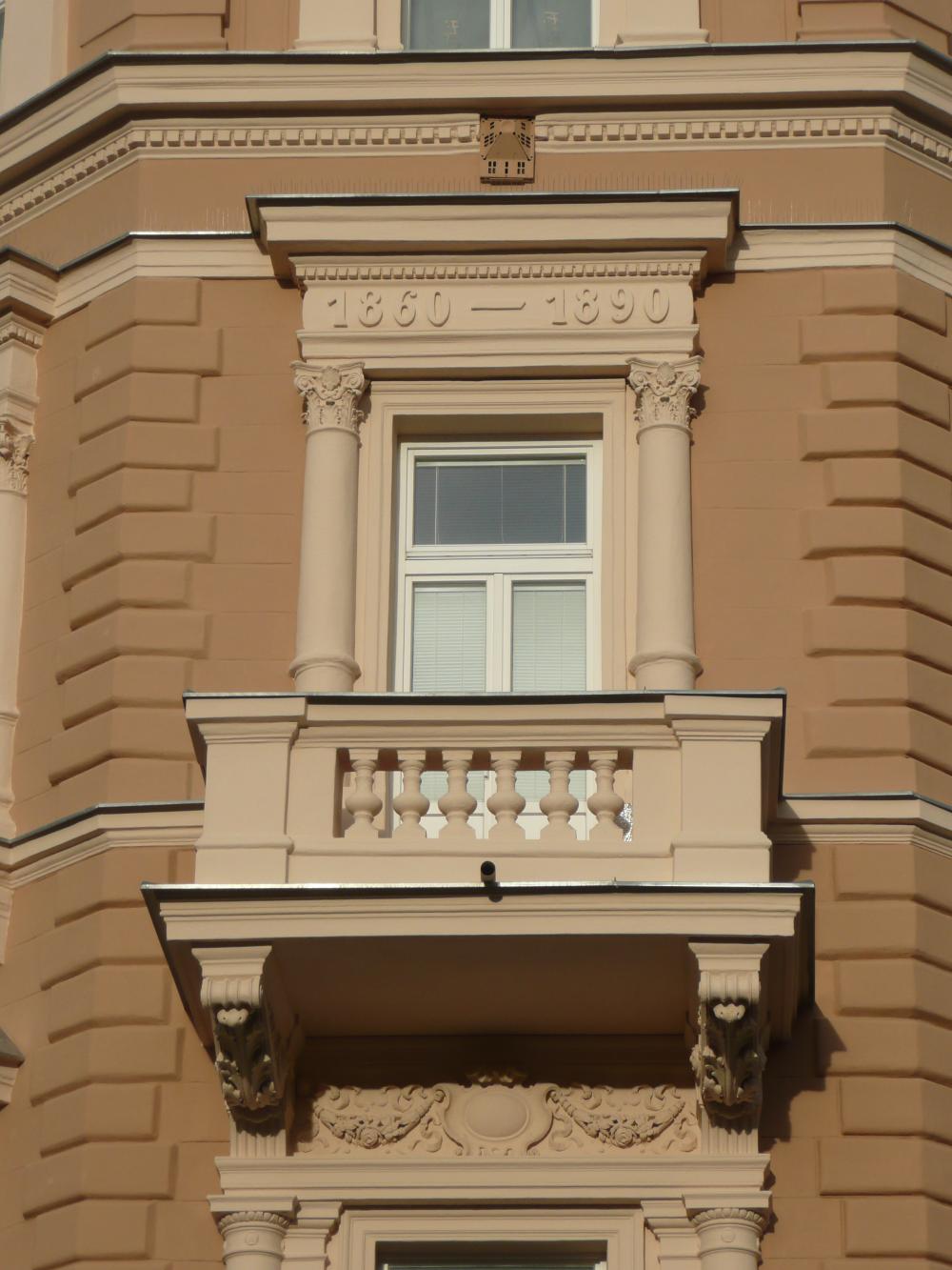 detail nárožního balkónu