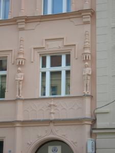 čp. 372 - detail štukové výzdoby