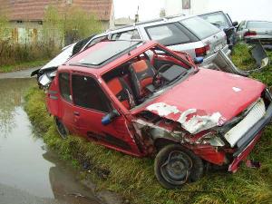 c_185_peugeot_205_7a59021_cez_jpg