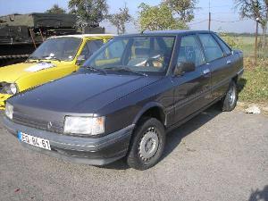 x214_i_renault_21_seda_jpg