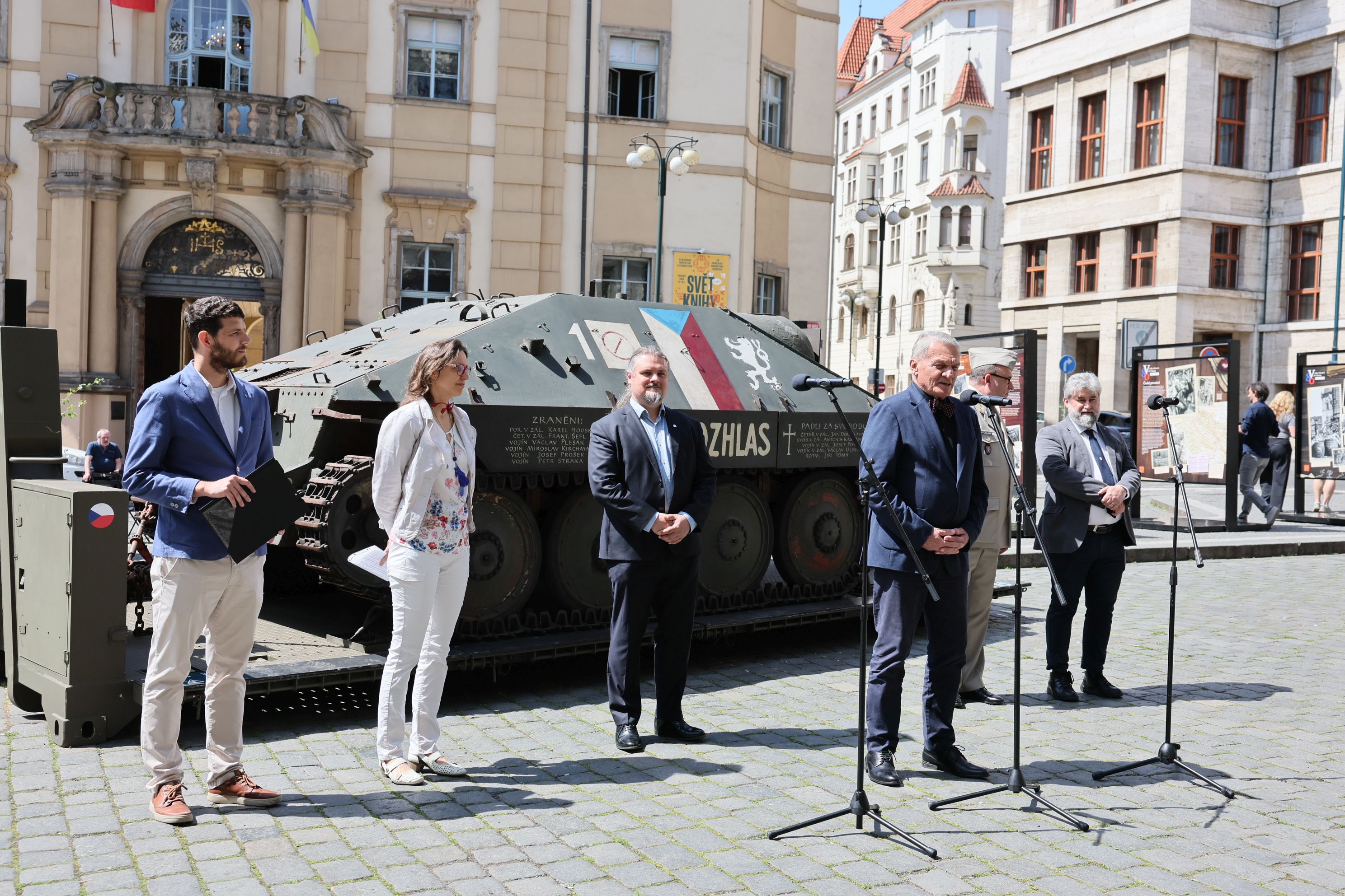 Zahájení výstavy V jako vítězství na Mariánském náměstí