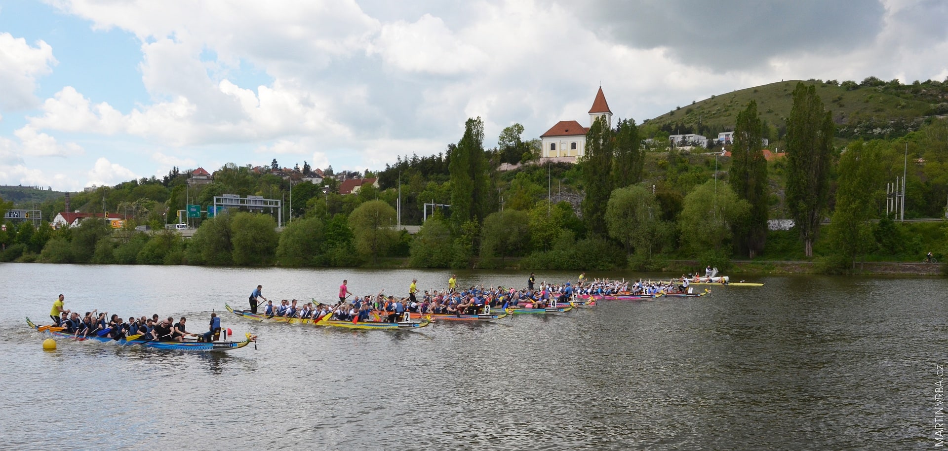Dračí lodě v Praze na Vltavě 