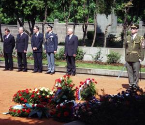 FOTO - Čestné pohřebiště českých a slovenských vojáků na Olšanech