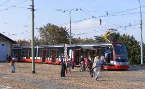19.9.09-ETM-Den otevřených dveří ve vozovně Střešovice - nová tramvaj pro Prahu