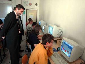 492444_10.5.2006 - radní hl.m. Prahy Jan Štrof navštívil maturitní zkoušky na Střední průmyslové škole v Praze 5.