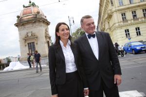 1139237_2011-09-22 - Odhalení dvou zrekonstruovaných mýtných domků na mostě Legií