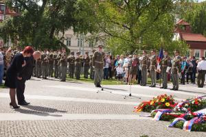 ucastnici_na_klarove_uctili_pamatku_obeti_domaciho_odboje_03