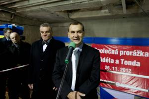 Razby_tunelu_na_trase_metra_V_A_byly_dokonceny_03