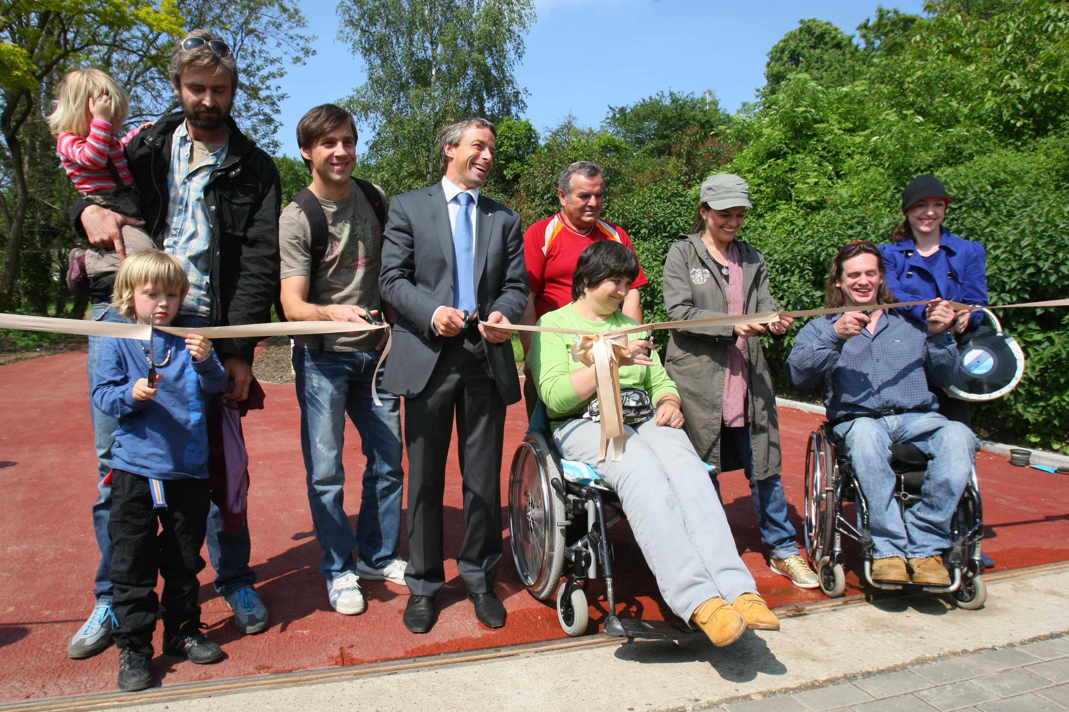 Hlavní město Praha ve spolupráci s Botanickou zahradou hl. m. Prahy se rozhodlo usnadnit přístup vozíčkářům a rodinám s kočárky ke skleníku Fata Morgana.