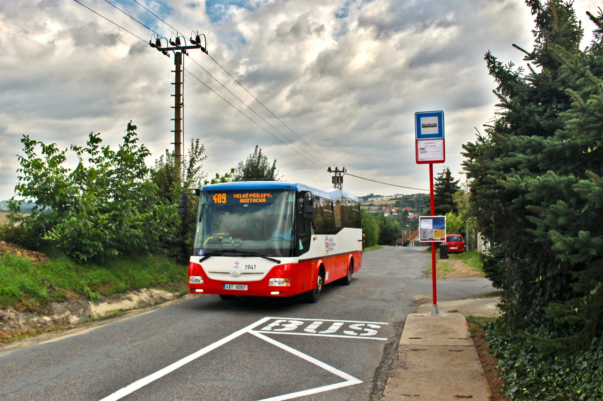 Bus na příměstské lince 409
