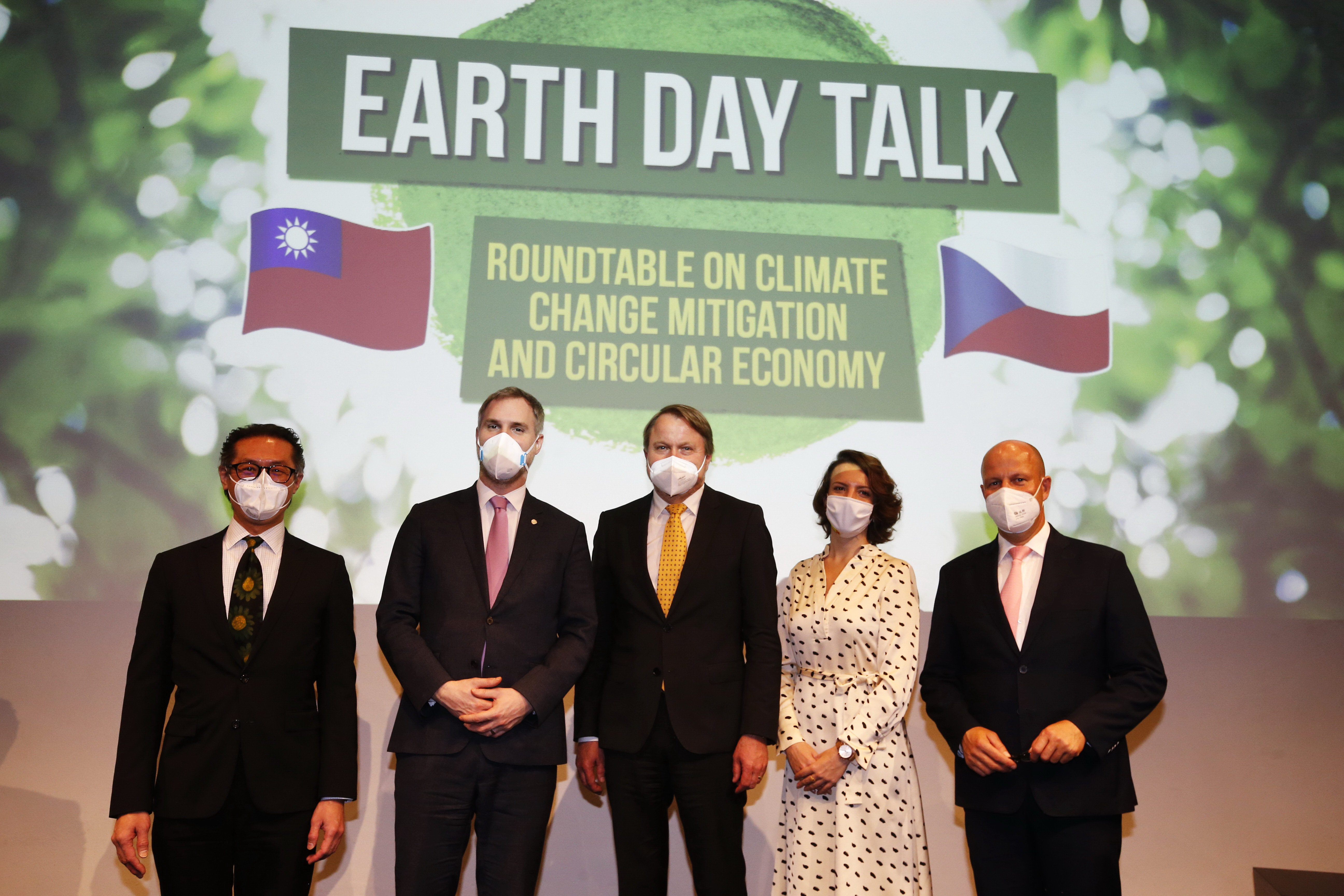 Earth Day Talk: Představitelé Tchaj-wanu, odborných institucí a Prahy se sešli u kulatého stolu