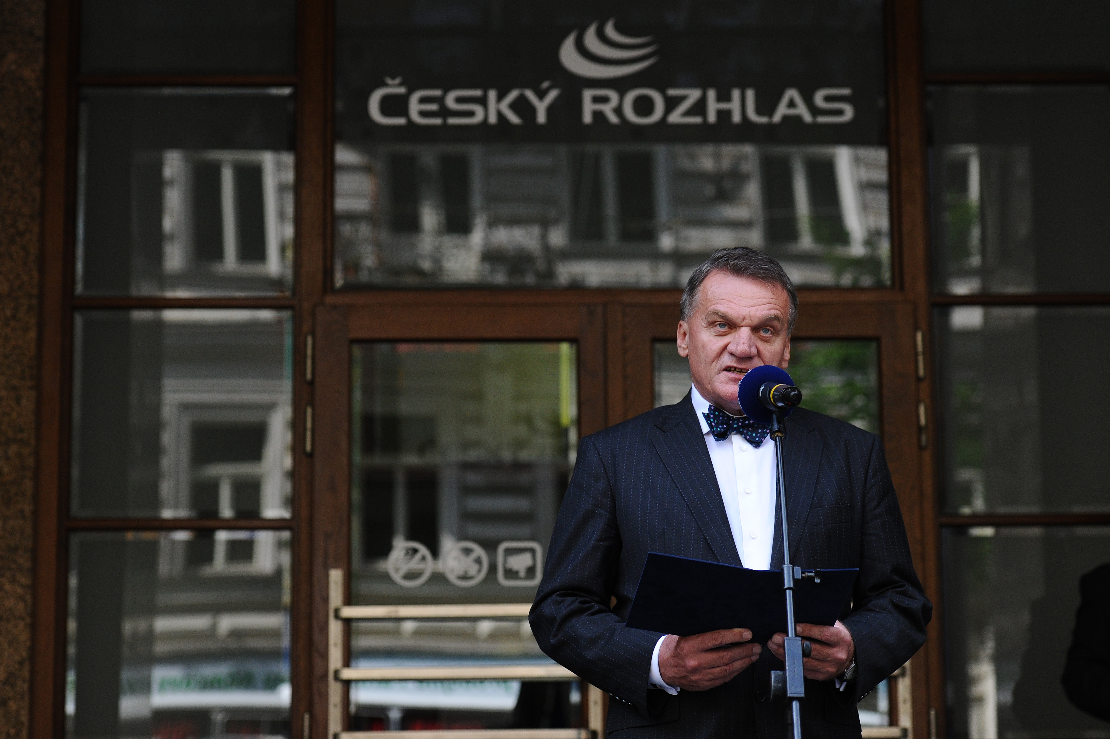 Praha si připomněla oběti srpnové okupace u budovy rozhlasu