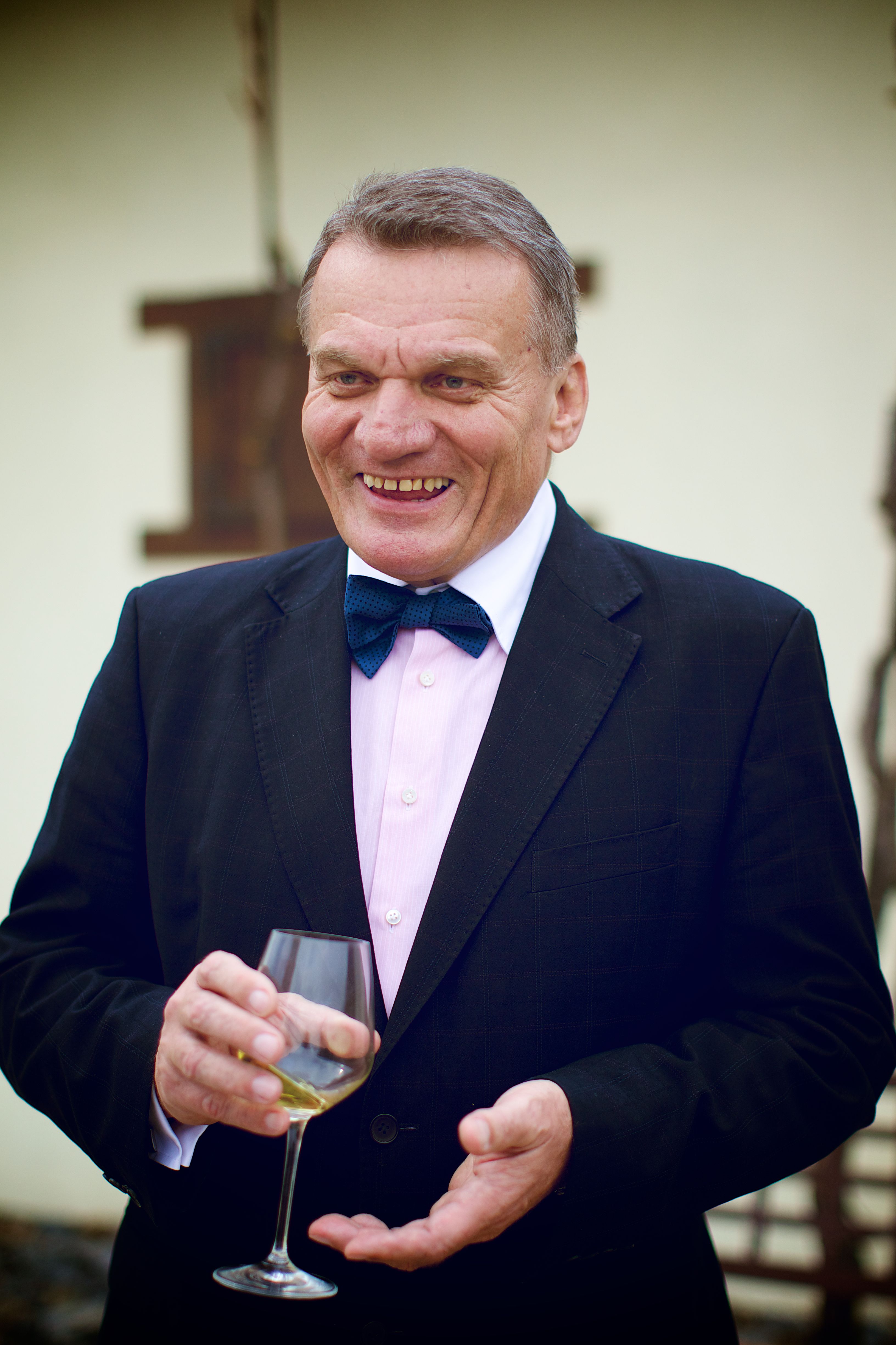 Primátor pokřtil na vinici sv. Kláry historicky první pražské slámové víno