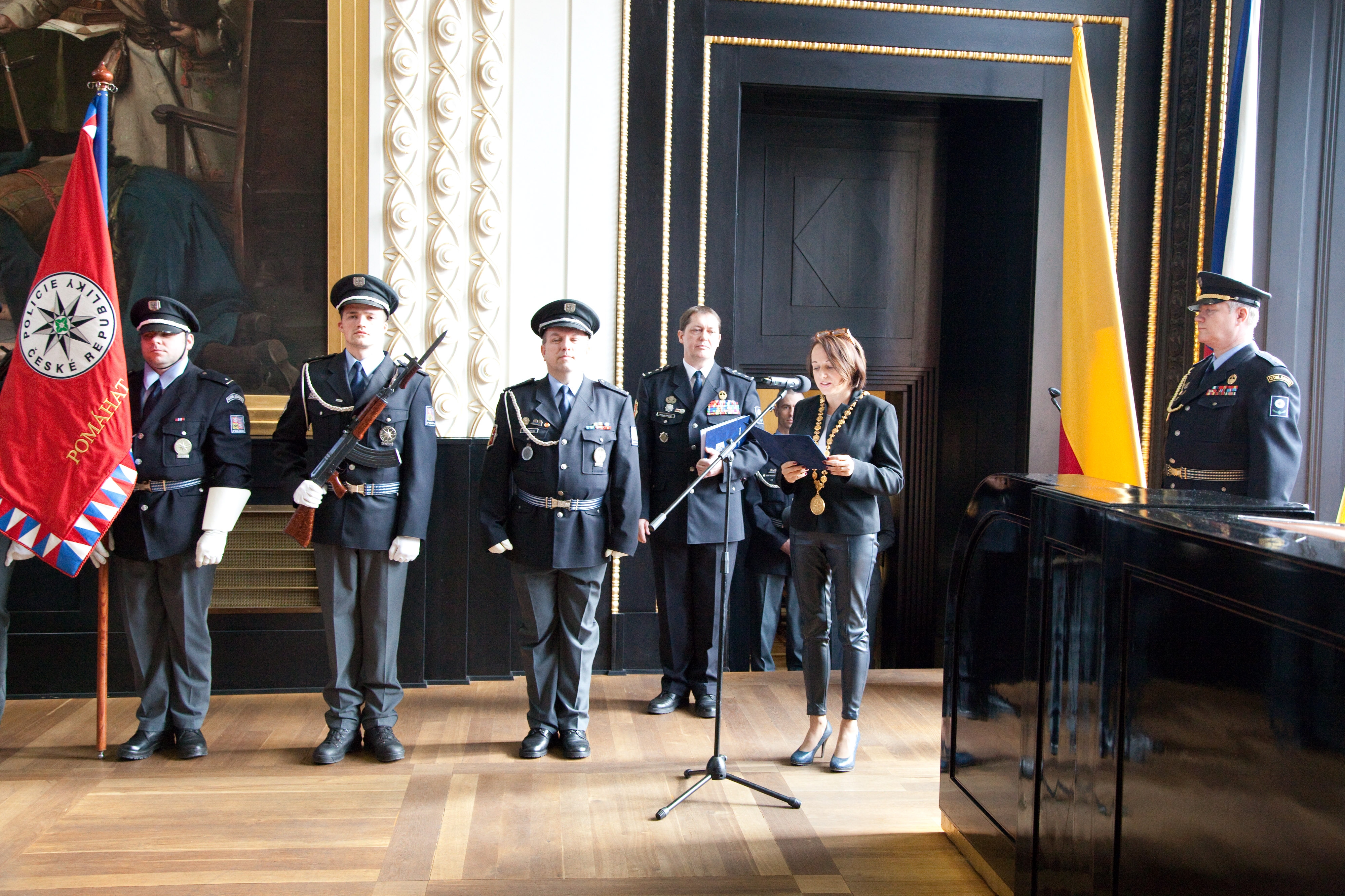 Primátorka Adriana Krnáčová poděkovala oceněným policistům za mimořádnou práci