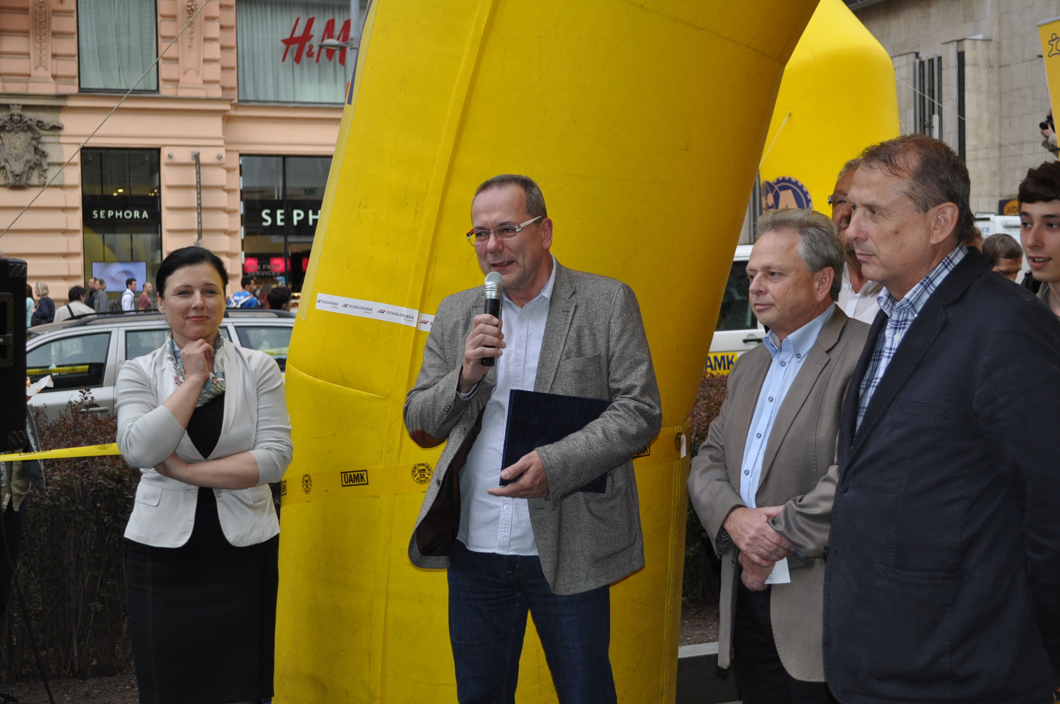 První náměstek pražského primátora odstartoval Rallye Praha Revival 2014