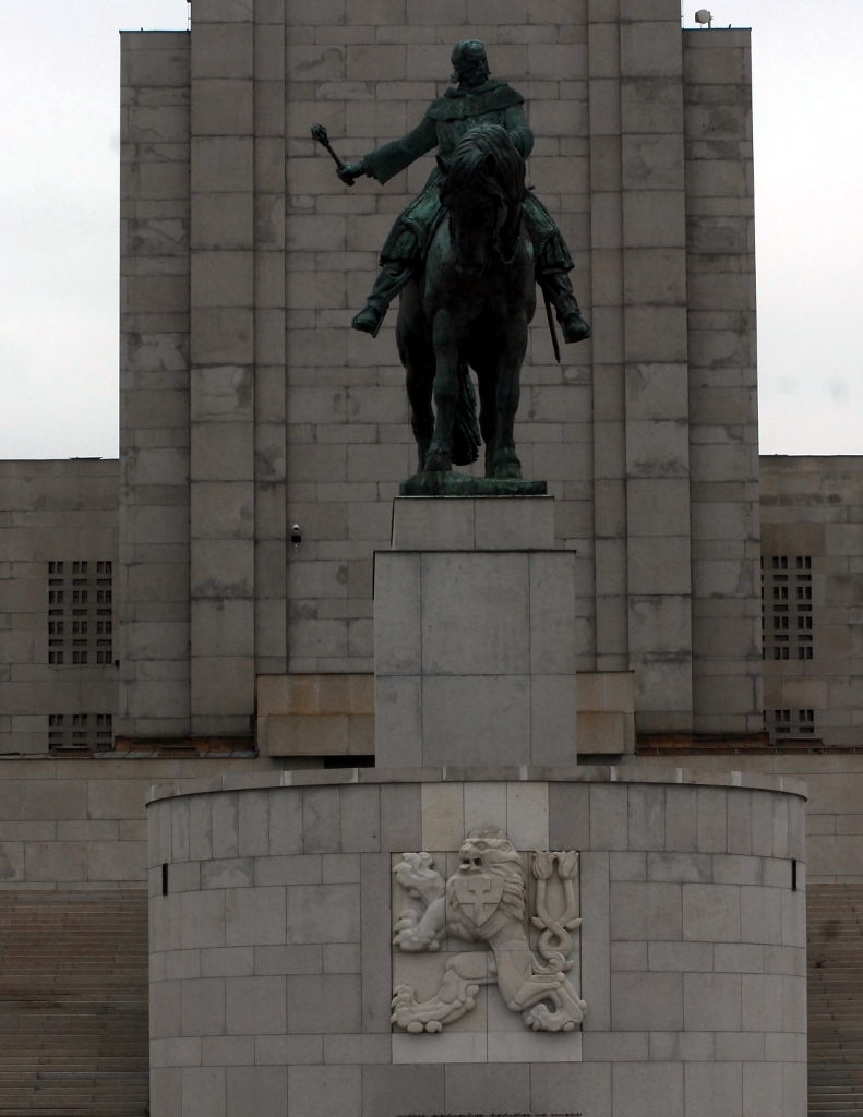 Celkový pohled na Národní památník na Vítkově s hrobem Neznámého vojína