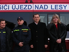 Dobrovolní hasiči v Újezdu nad Lesy dostali od města nový Ford Tranzit.jpg