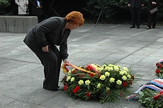 Náměstkyně primátora Marie Kousalíkováse poklonila památce těch, kteří za svobodu zaplatili cenu nejvyšší.