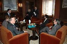Dnes odpoledne se pražský primátor Pavel Bém a náměstkyně primátora Markéta Reedová pracovně setkali s velvyslancem Francie Jeho Eminencí panem Charlesem Friesem. 