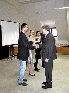 V souvislosti s ukončením kurzu Specializačního studia pro školní koordinátory EVVO (Environmentální vzdělávání, výchova a osvěta) pořádalo hl. m. Praha slavnostní předávání osvědčení na Staroměstské radnici. Specializačního kurzu, realizovaného sdružením TEREZA od října 2008 do října 2009, se účastnilo 25 učitelů z pražských škol. Osvědčení o absolvování kurzu předal koordinátorům EVVO pražský radní pro životní prostředí Petr Štěpánek. 